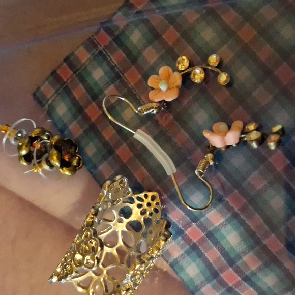 Jewelry - Flowers lot bundle set small tiny floral silver tone negative space ring earring
